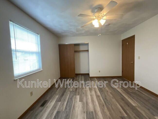 Building Photo - 611 Carol Ann Dr