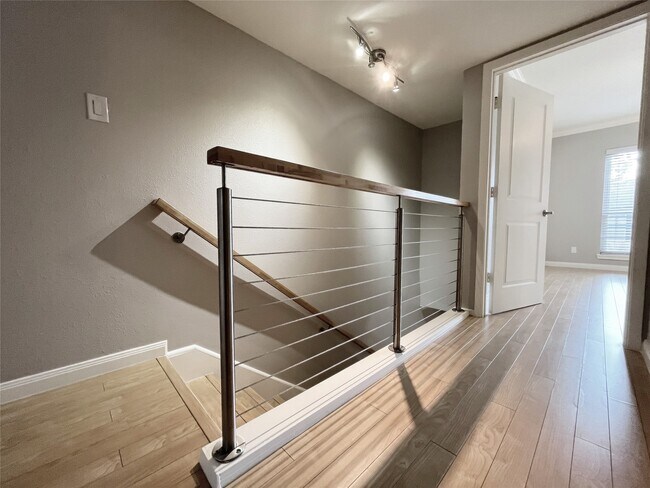 Building Photo - 1801 Stoney Brook Dr