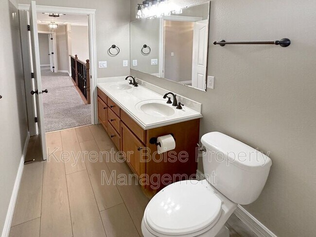 Building Photo - 538 E Halpin Dr