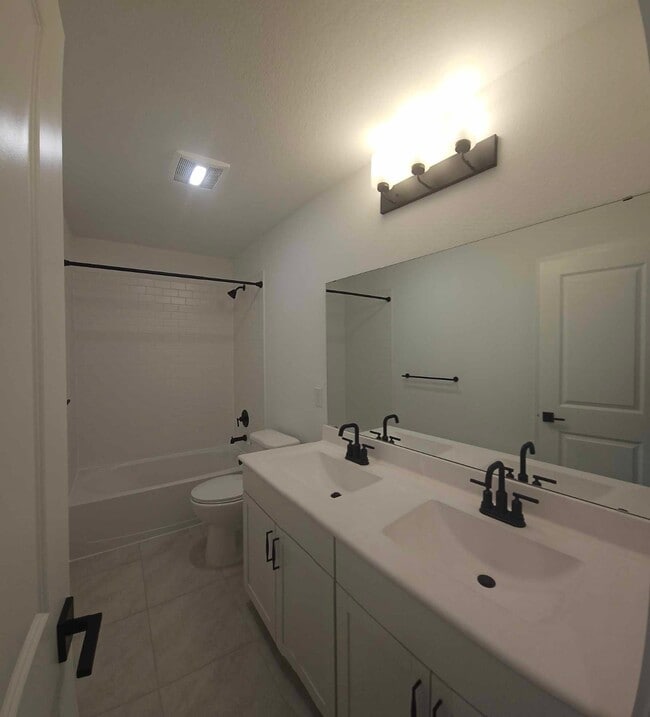 Building Photo - 8414 Bay Oaks Dr