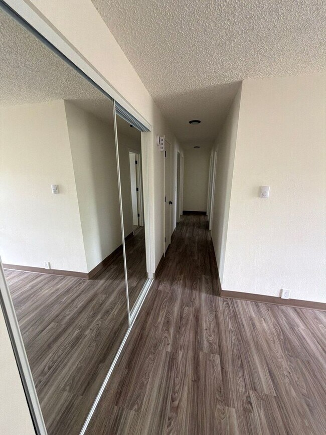 Building Photo - 1040 Lamplite Ln