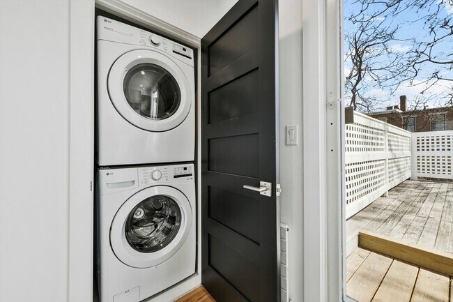 Building Photo - 31 Pleasant St