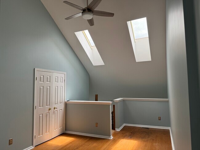 Building Photo - 1303 Golden Pl