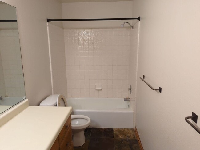 Building Photo - Centrally Located 1 Bedroom + Loft Townhom...