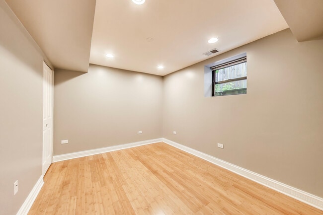 Building Photo - 1702 W Summerdale Ave