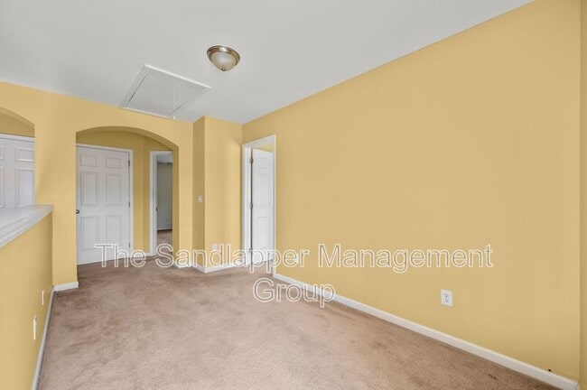 Building Photo - 217 Meadow Wood Rd