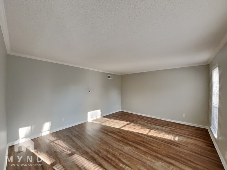 Building Photo - 2888 Baywood Dr