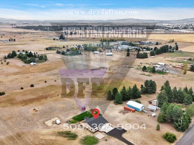 Building Photo - Country Living, Minutes to FAFB! 4 Bed, 2 ...