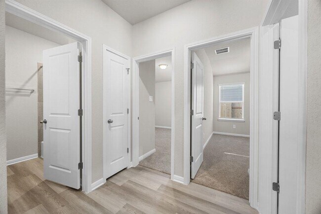 Building Photo - 140 Honey Bee Rd