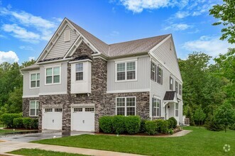 Building Photo - Luxury 4BD/3BA Carriage Home in West Chester!