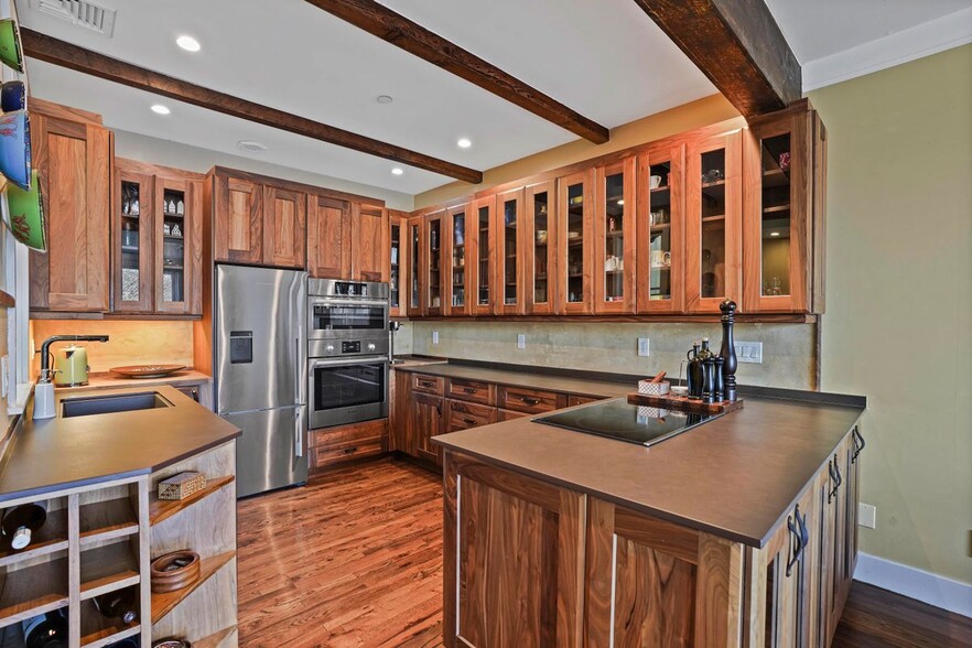 Building Photo - 493 Warburton Ave