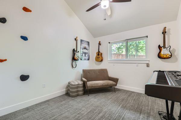 Building Photo - 2203 Doral Dr
