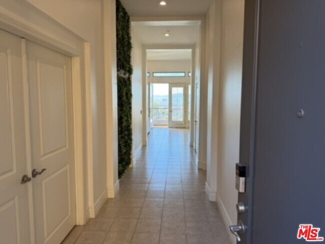 Building Photo - 150 S San Fernando Blvd