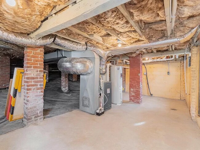 Building Photo - Beautifully Restored Belmont Gem With Fenced Yard