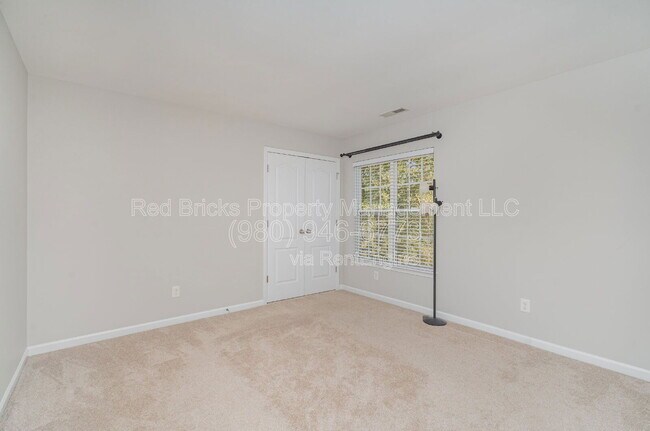 Building Photo - 5608 Cactus Valley Rd