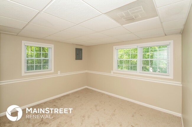 Building Photo - 6111 Elm Ave