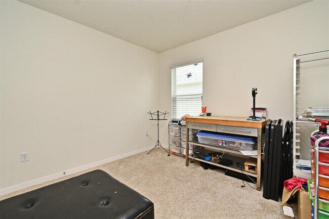 Building Photo - 440 Baroness Way