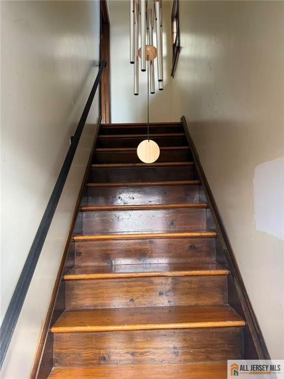 Building Photo - 575 Allgair Ave