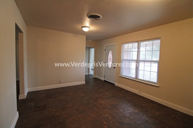 Building Photo - 5833 Westhaven Dr