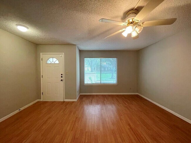 Building Photo - 9502 Quail Village Ln