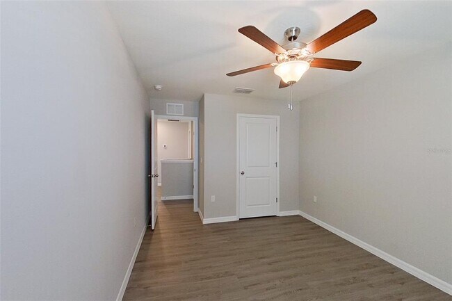 Building Photo - 8704 SW 44th Ct