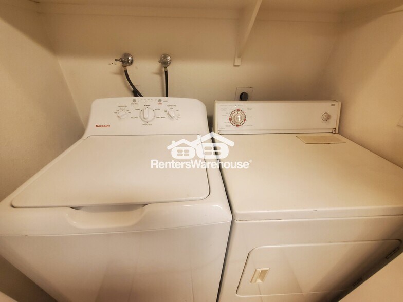 Building Photo - 1718 S Longmore