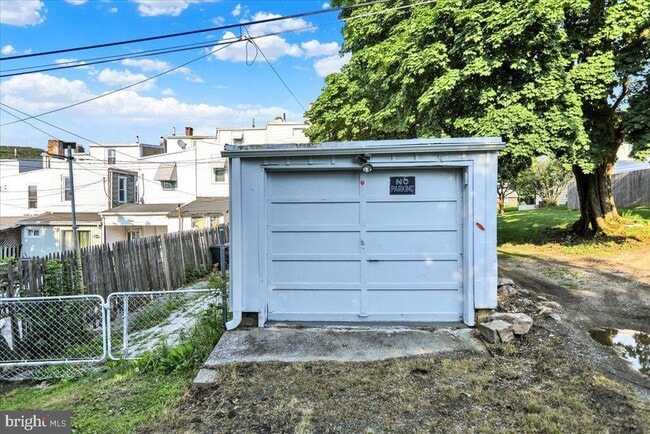 Building Photo - 614 S 18 1/2 St