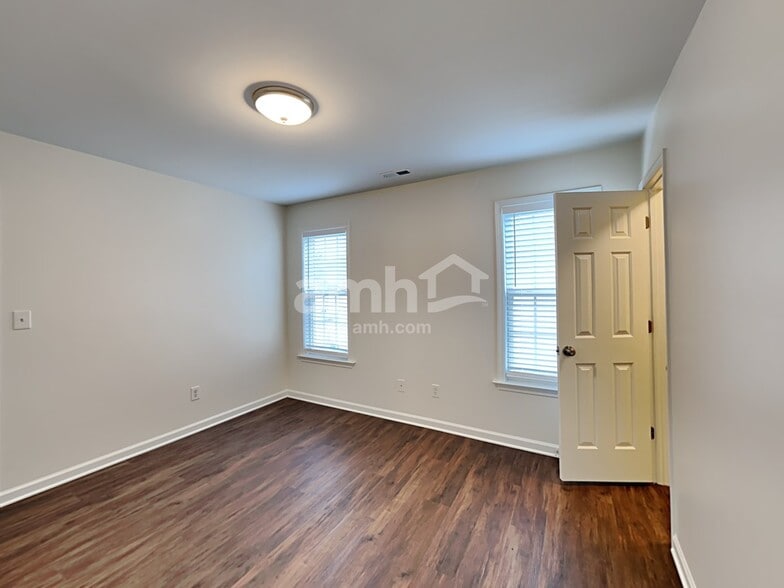 Building Photo - 821 Maurepas Dr