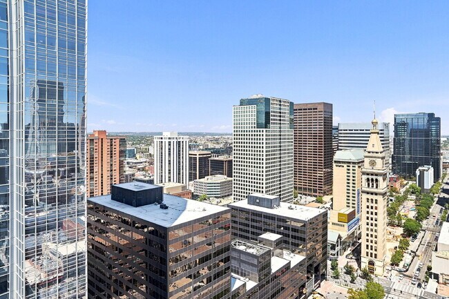Building Photo - $1,395.95 - 1 Bed, 1 Bath Condo in Downtown Denver with Central AC, and Building amenities.