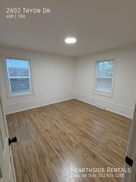 Building Photo - 2602 Tryon Dr