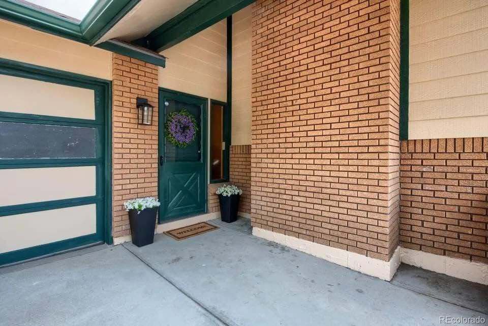 Building Photo - 7056 W Rowland Ave