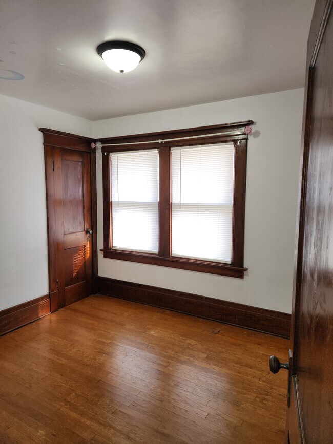 Building Photo - 511 2nd Ave SW