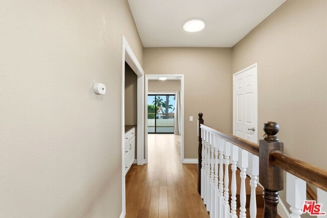 Building Photo - 6505 Beachview Dr