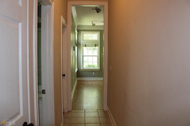 Building Photo - 203 Carrington Way