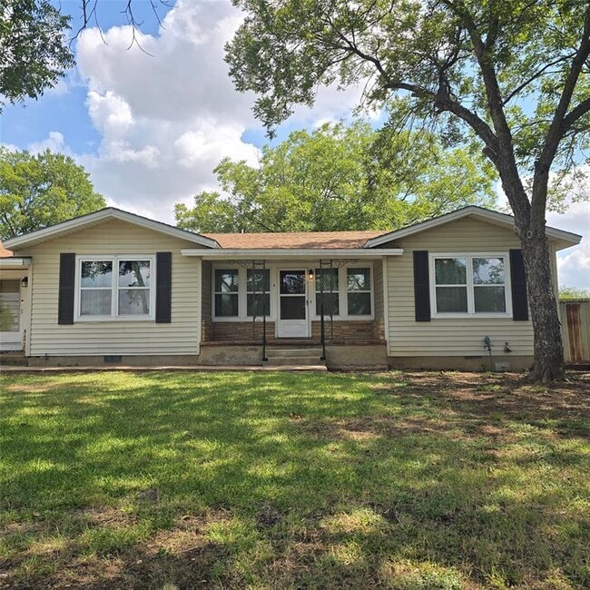 Primary Photo - 504 Corral Ln