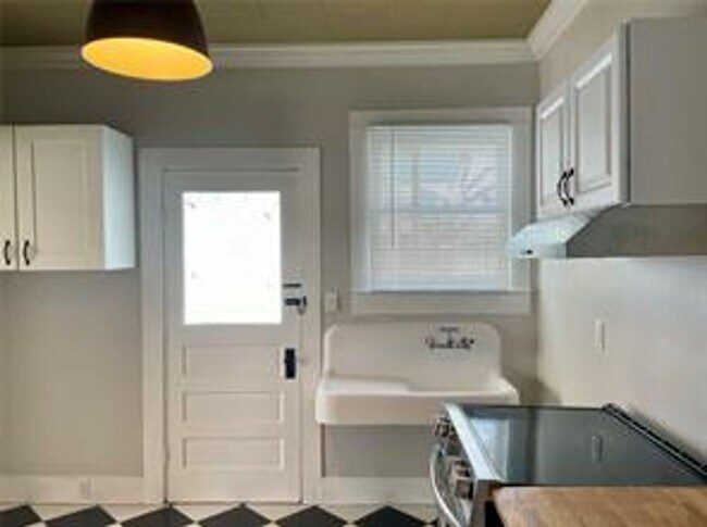 Building Photo - 2 Bedroom / 1 Bath Sanford Apartment Avail...