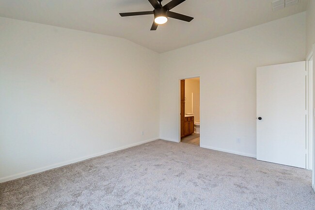 Building Photo - Great home in gated community!