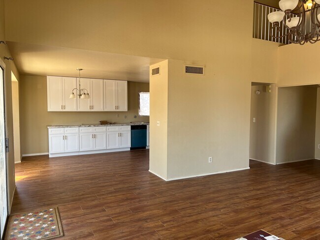 Building Photo - 8723 W Amelia Ave