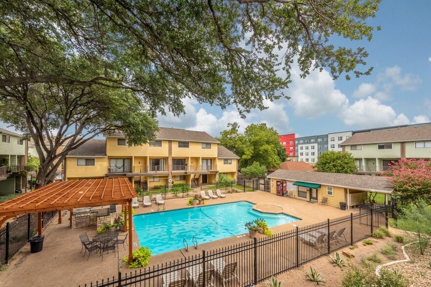 The Brazos 1300 S 11th St Waco TX 76706 Apartment Finder