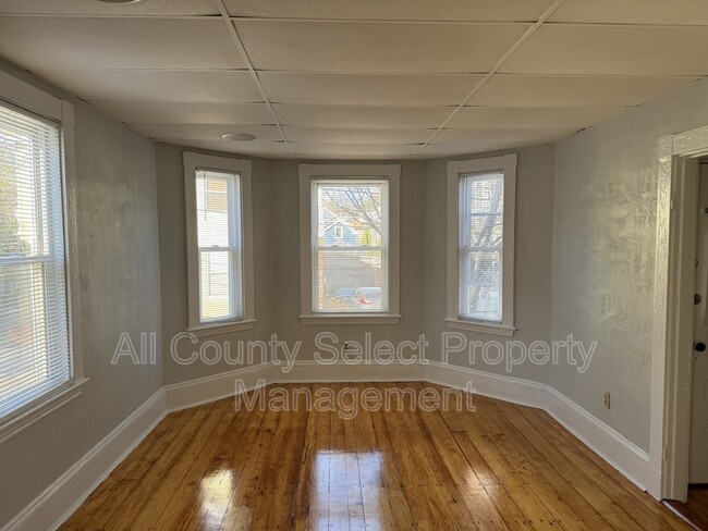 Building Photo - 22 Sargent Ave
