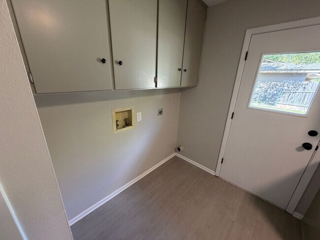 Building Photo - Walk to Torrey Park, and Live Minutes from Historic Gruene! 2/1/1 Duplex on a Corner Lot with Ref...