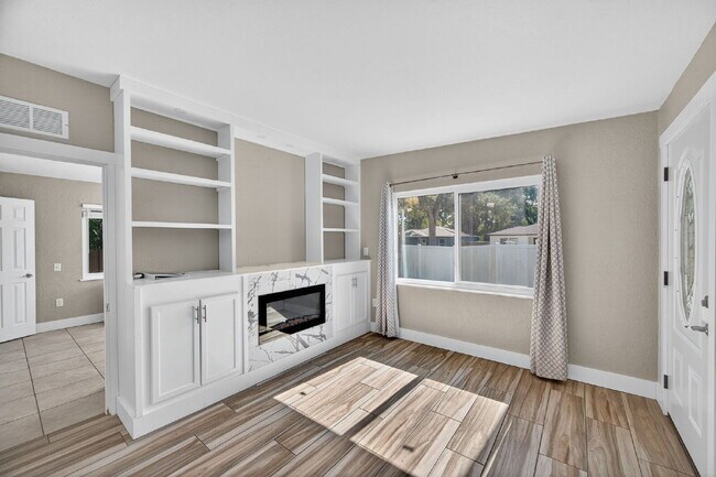 Building Photo - Spacious Gulfport Gem with Large Private Backyard and Plenty of Driveway Space