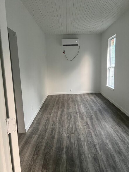 Building Photo - 425 Weber Hoese Ln