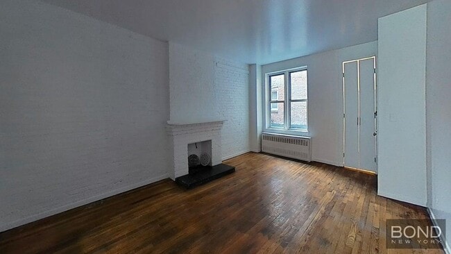 Building Photo - 247 W 26th St