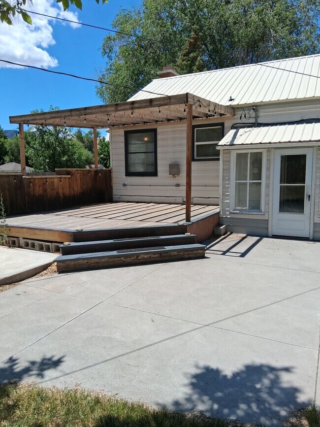 Building Photo - Charming University Area 3 Bedroom Home