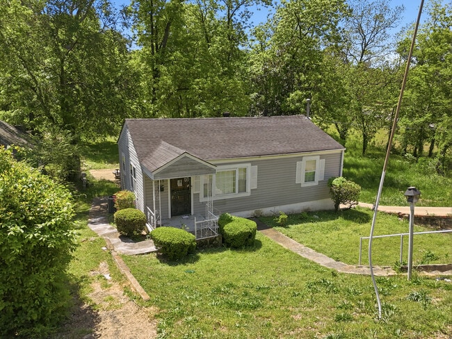 Building Photo - 517 11th Ct W