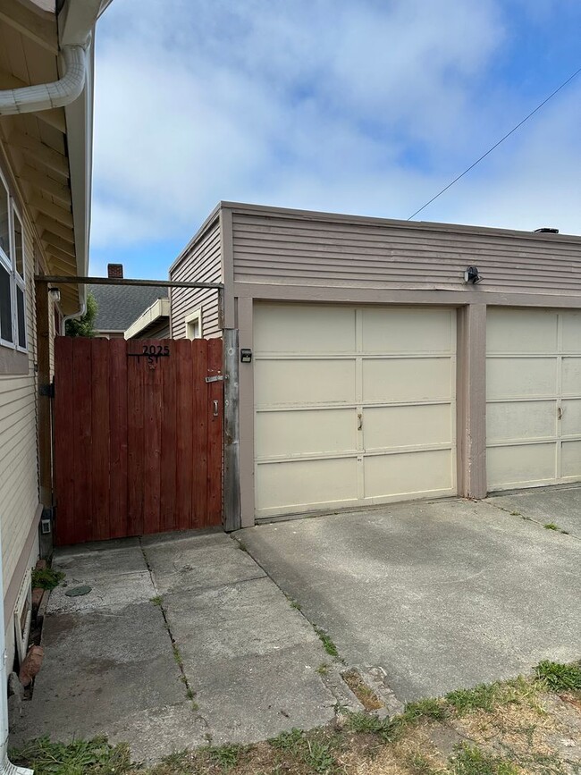 Building Photo - Charming 1 Bed, 1 Bath Cottage – Detached ...