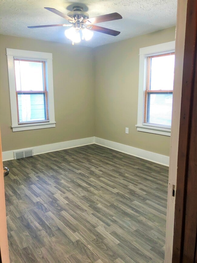 Building Photo - 2518 S 46th Ave