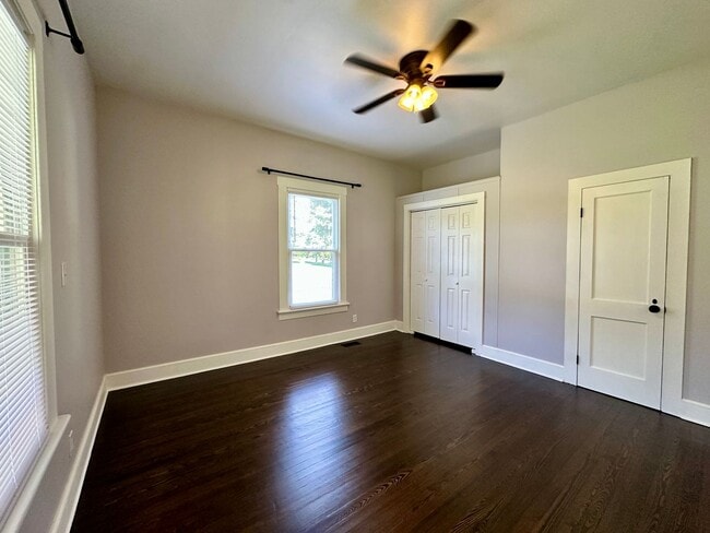 Building Photo - Charming 3 Bedroom Home for Rent – Recentl...