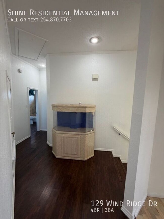 Building Photo - 129 Wind Ridge Dr